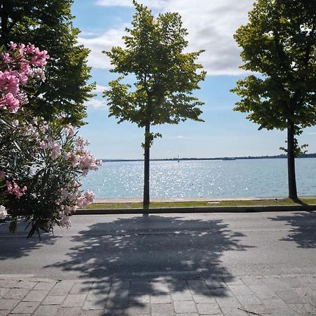 Appartamento Floriana Ντεζεντσάνο ντελ Γκάρντα Εξωτερικό φωτογραφία