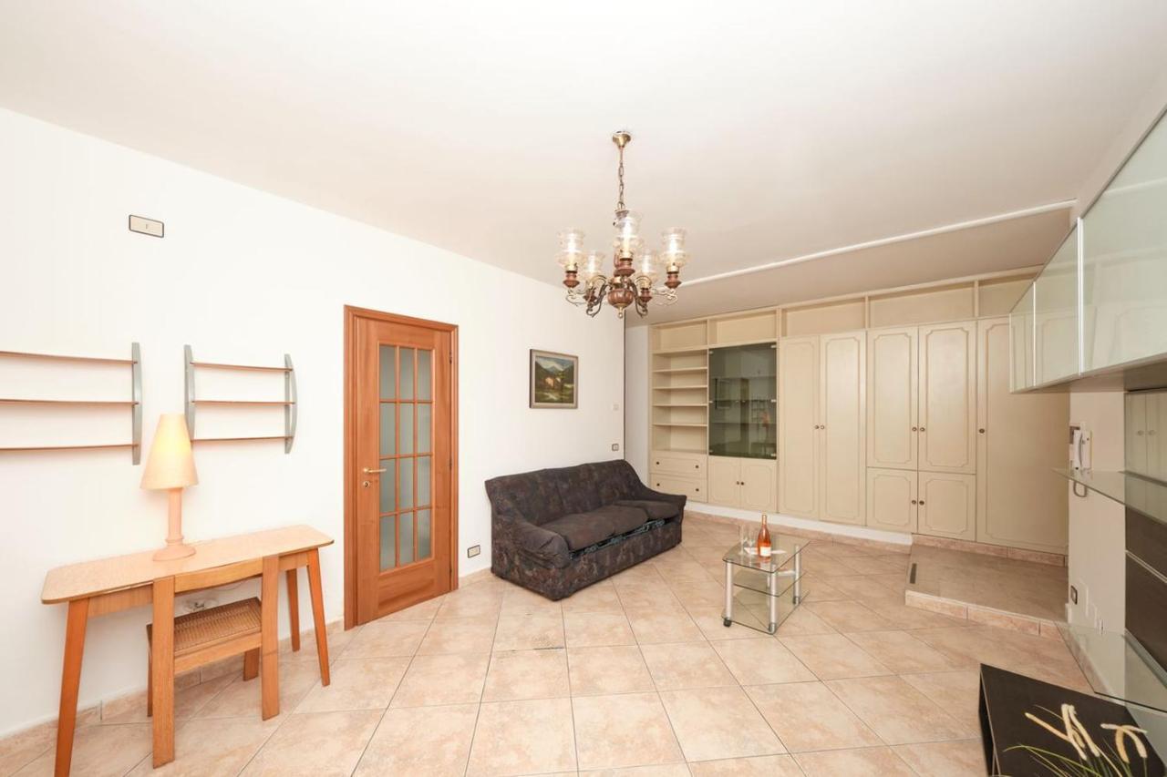 Appartamento Floriana Ντεζεντσάνο ντελ Γκάρντα Εξωτερικό φωτογραφία