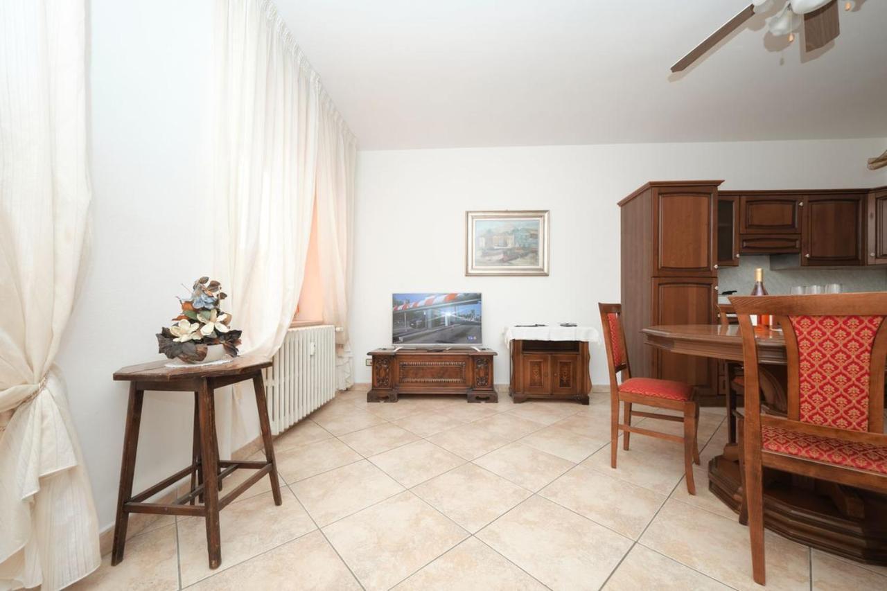 Appartamento Floriana Ντεζεντσάνο ντελ Γκάρντα Εξωτερικό φωτογραφία