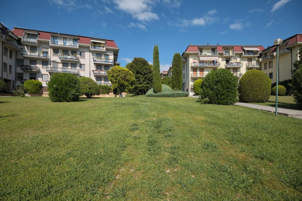 Appartamento Floriana Ντεζεντσάνο ντελ Γκάρντα Εξωτερικό φωτογραφία